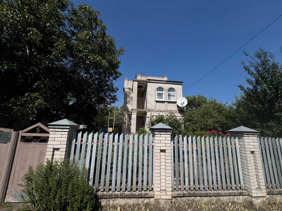 Продаж двоповерхового цегляного будинку, с.Хмельовик Є ВІДЕООГЛЯД