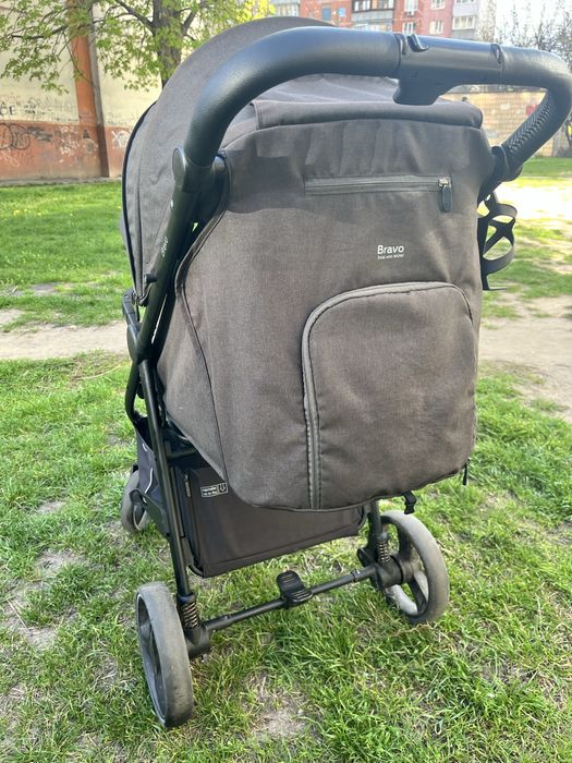 Прогулочна коляска