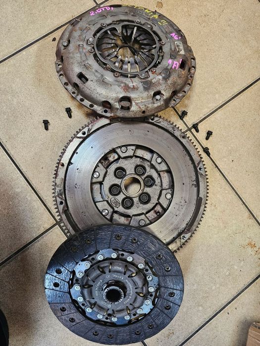 SPRZĘGŁO KOŁO DWUMASOWE VW SKODA OCTAVIA III 2.0TDI 04L141015E