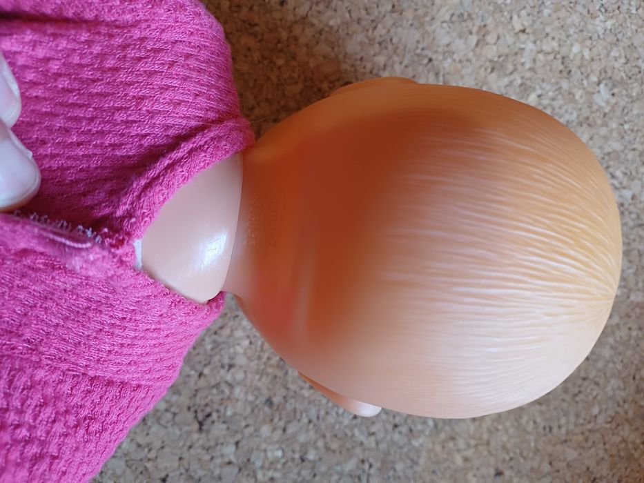 Boneca com roupa. 
Famosa.