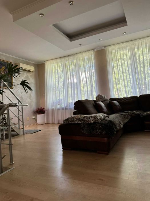 Продам коттедж  возле моря