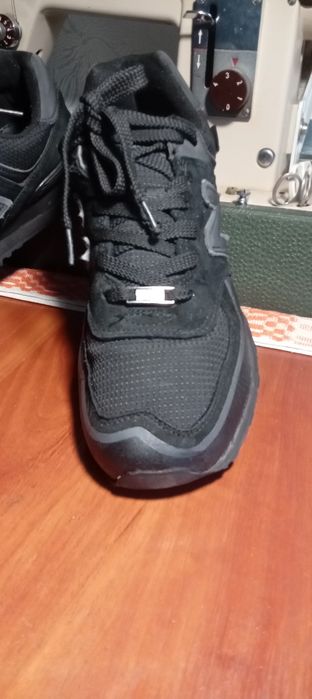 Продам чоловічі кросівки 43 р