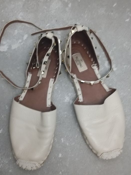 шкіряні босоніжки від Valentino Garavani