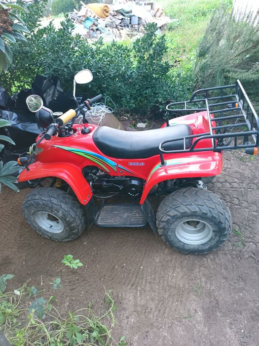 Vendo moto 4 em bom estado