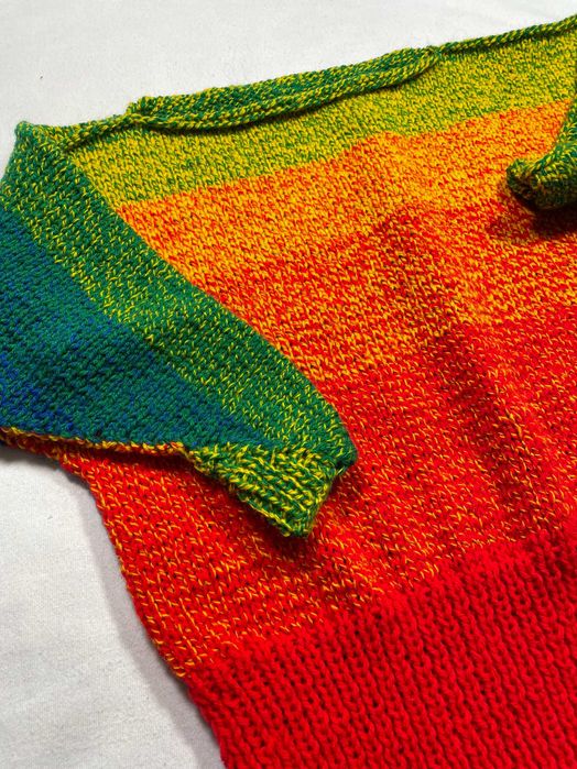 Tęczowy sweterek handmade S