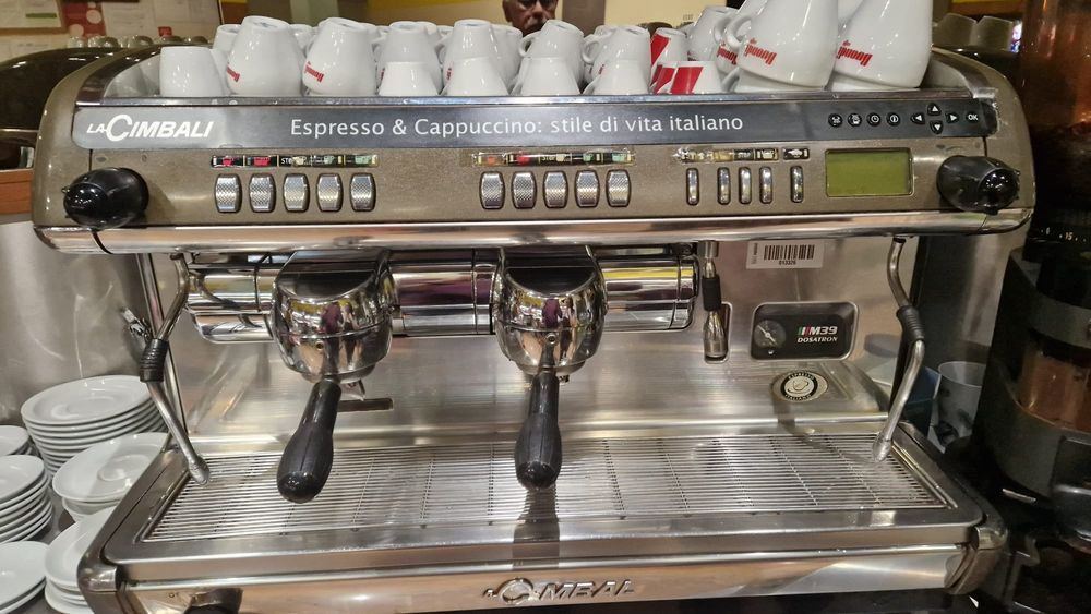 Máquina de café industrial cimbali M39 tpi de gama na sua epoca.