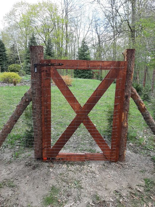 Brama leśna tymczasowa budowlana drewniana siatka słupki