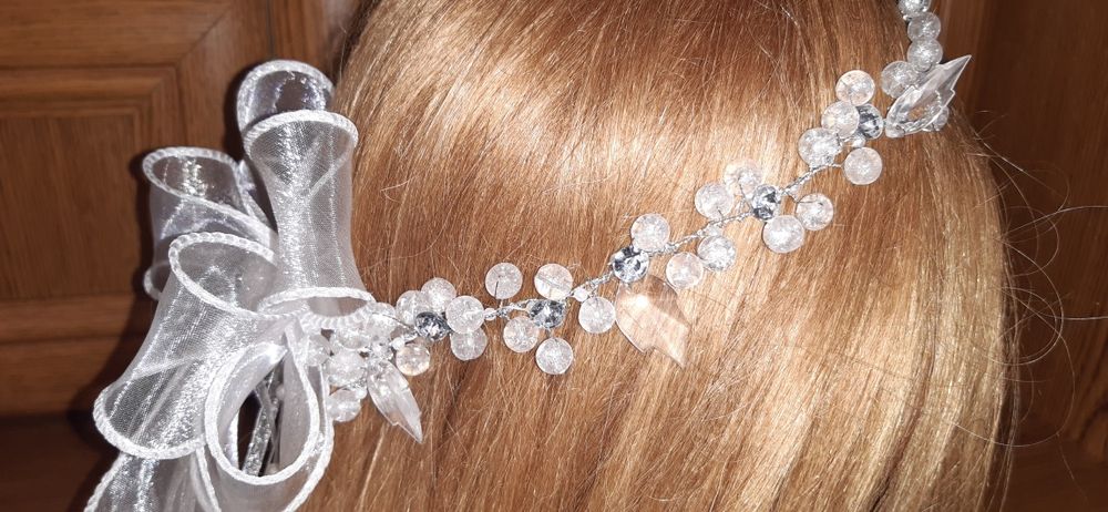 Wianek komunijny krysztalowy z diamencikami