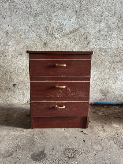 Mesa de Cabeceira em Madeira – Clássica e Funcional