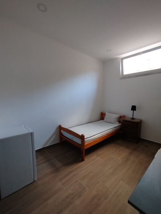 Alugo suite em Miratejo em casa sossegada