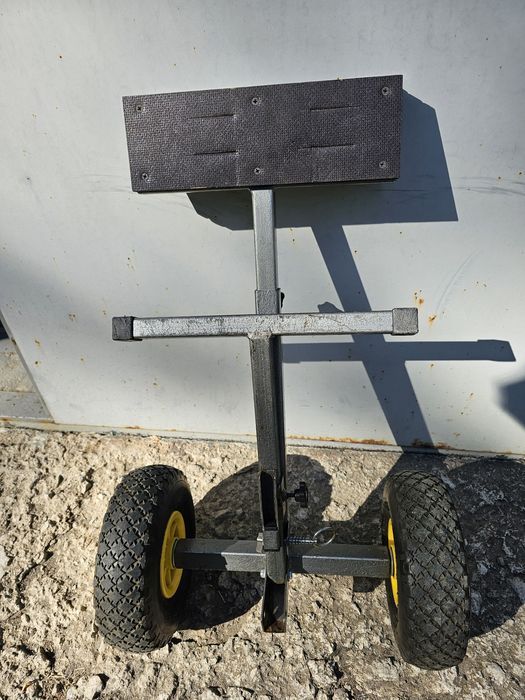 Підставка для човнового мотора.