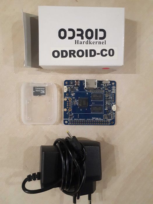 Odroid C0 зі встановленою Ubuntu Mate 20.04 та блоком живлення