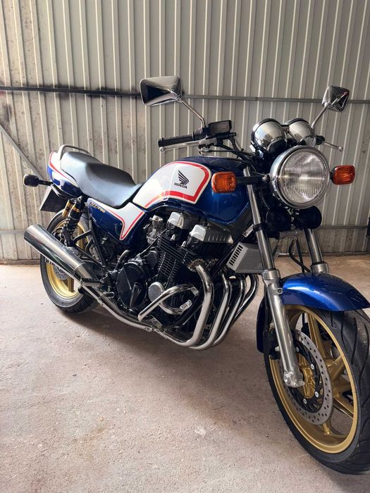 Honda CB750 Restaurada