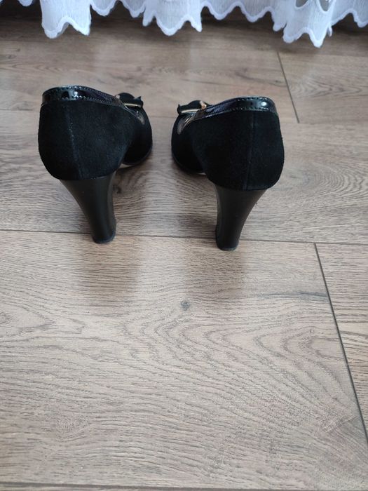 Туфлі на підборах