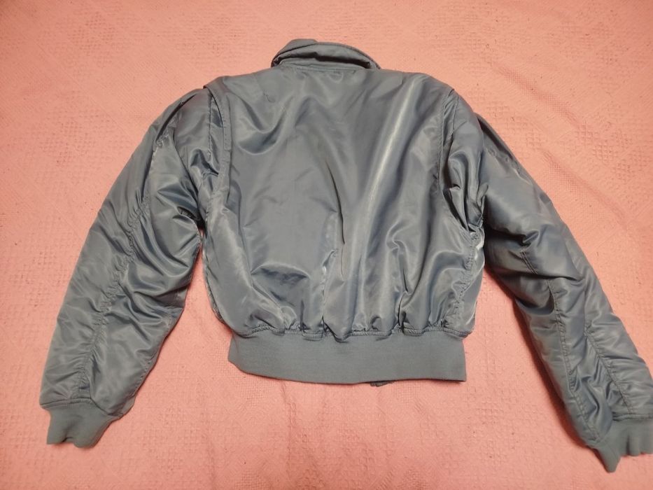 Продам очень дутый бомбер CWU 45