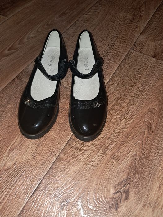 Туфлі на дівчинку