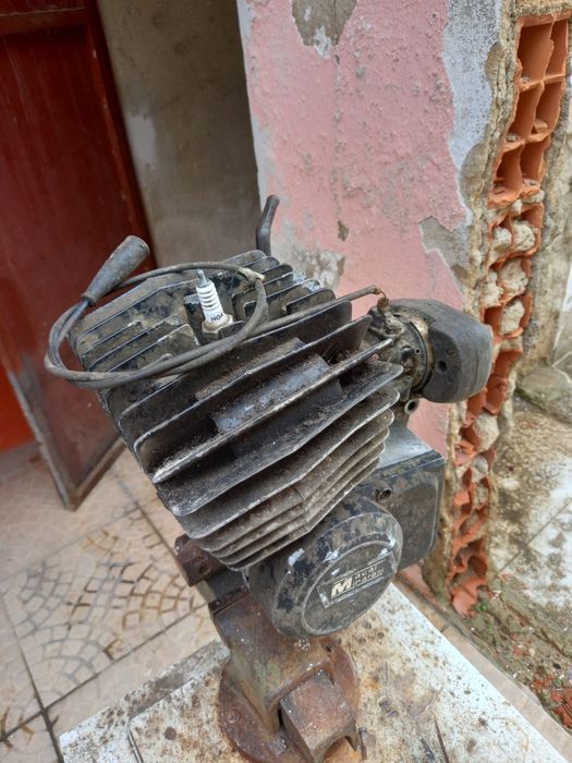 Motor AM6 Minarel