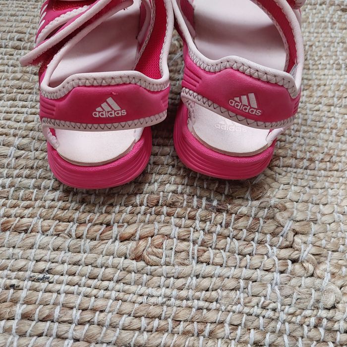 Sandałki Adidas w rozmiarze 25