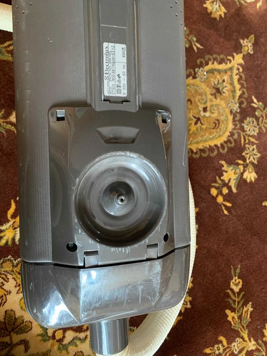 Stary solidny odkurzacz elektrolux D730S