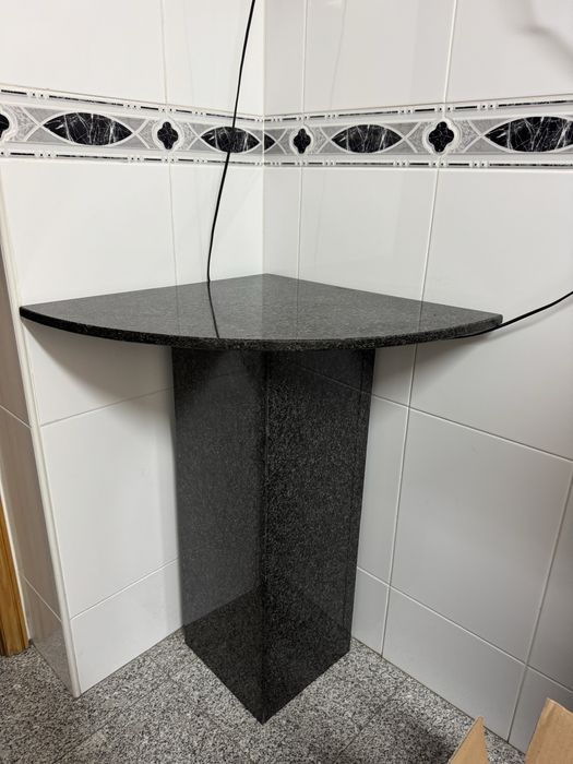 Mesa Auxiliar de Canto em Mármore