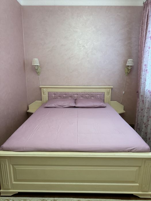 Продам ліжко з матрасом з натурального дерева. Ясень. Ручна робота.