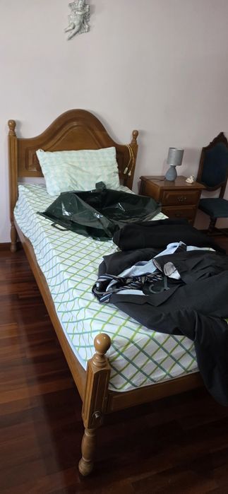 Conjunto cama, comoda e mesinha