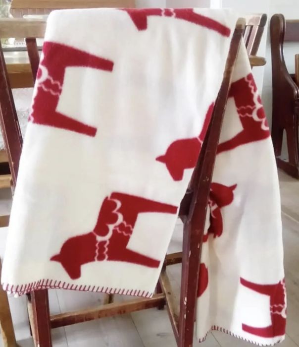 Koc w koniki szwedzkie Dala Dalahäst 


+4
To jest koc z motywem kon