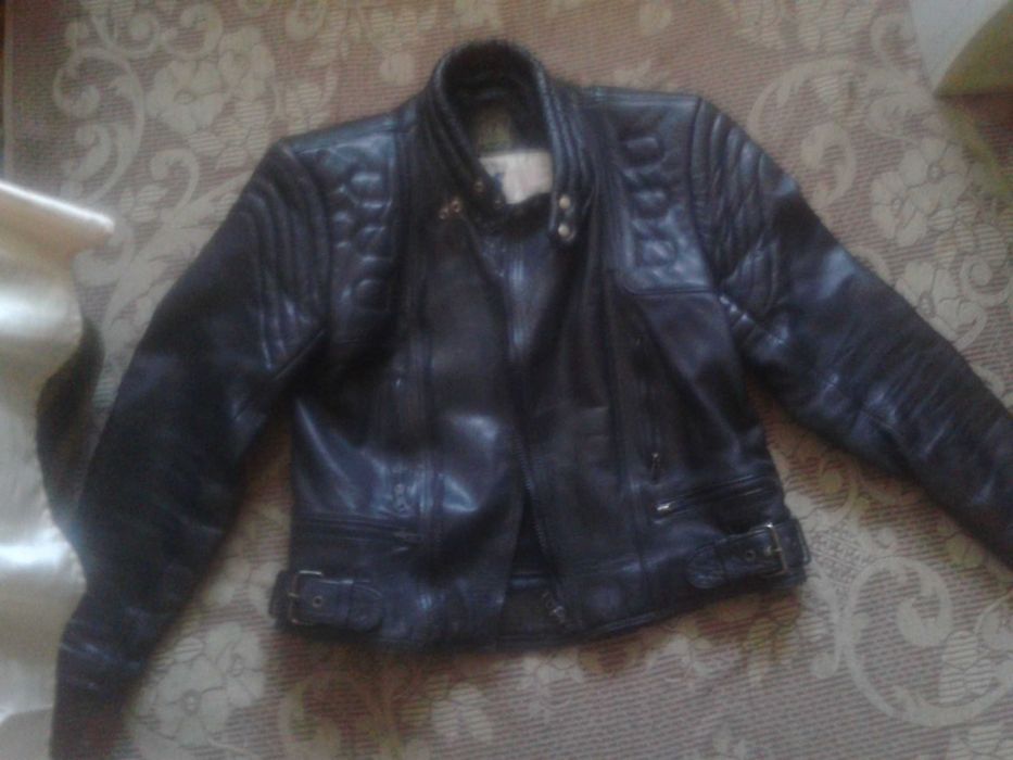 Байкерська куртка.