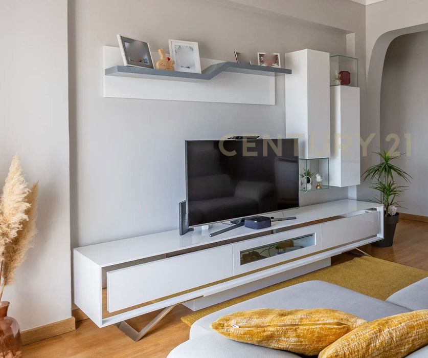 Movel de sala, movel e 2 estantes