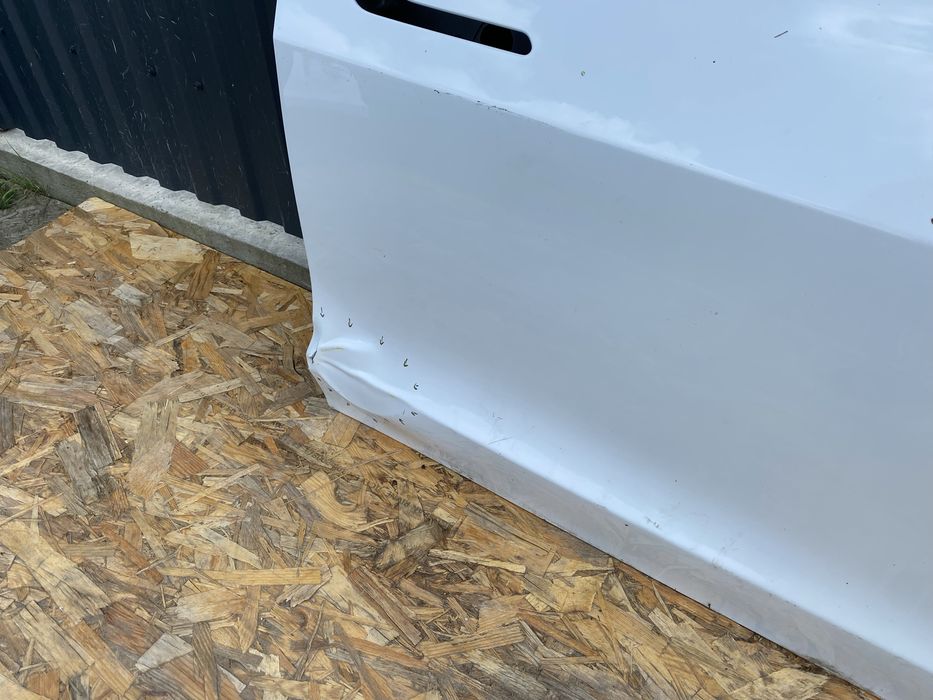 Передня права дверка Tesla Model 3 Передняя правая дверка тесла модел 3