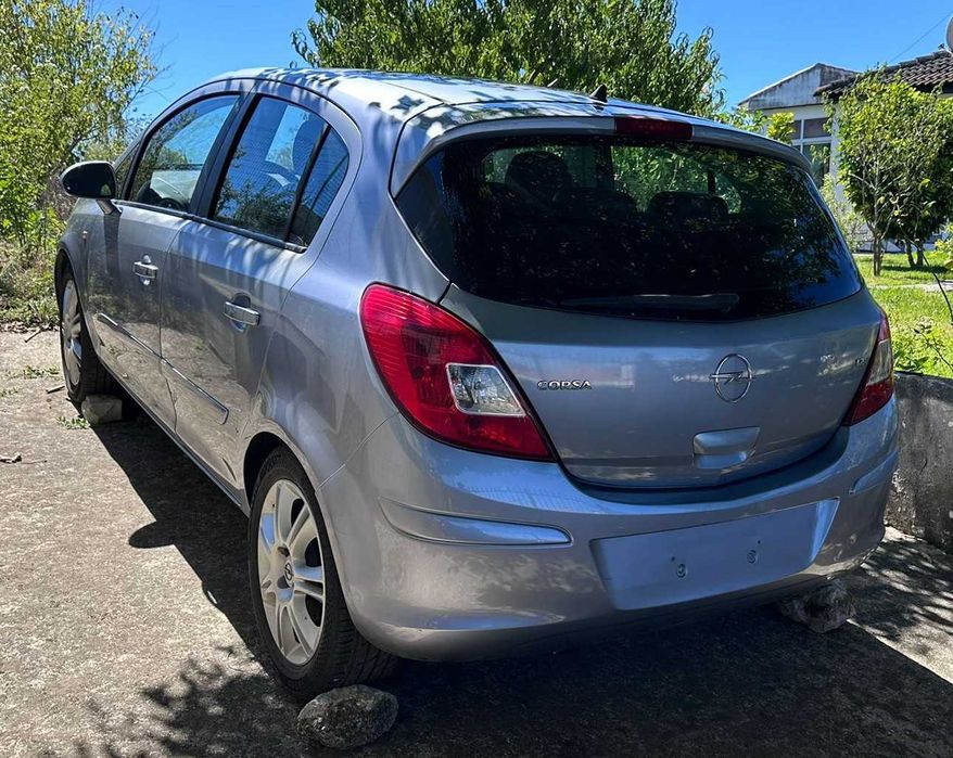 Opel Corsa 1.2 Cosmo Gasolina 06/2007 para Reparação (motor a trabalhar)