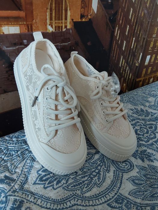 Вишукані кружевні кеди