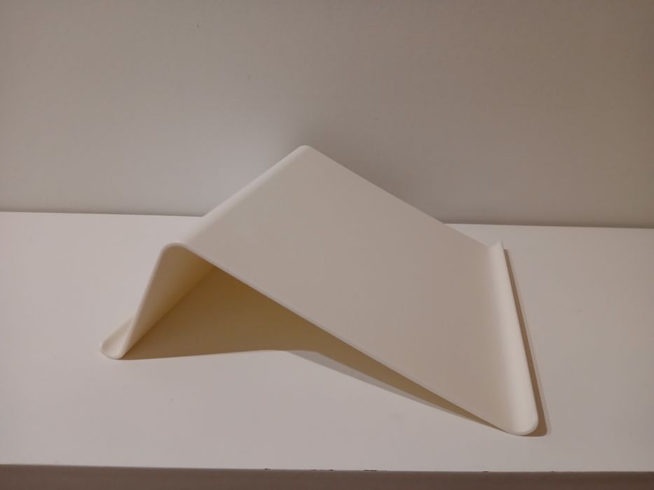 Suporte plástico resistente para tablet ou notebook