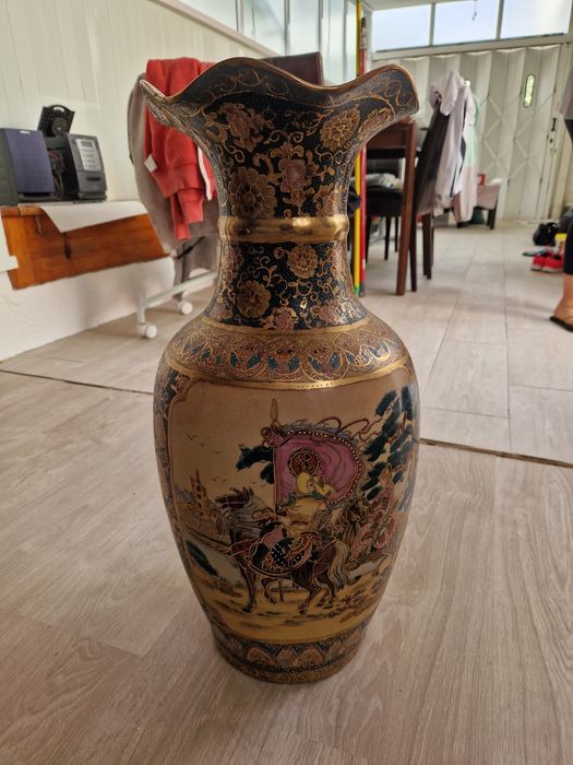 Porcelain Jar434200609481697284