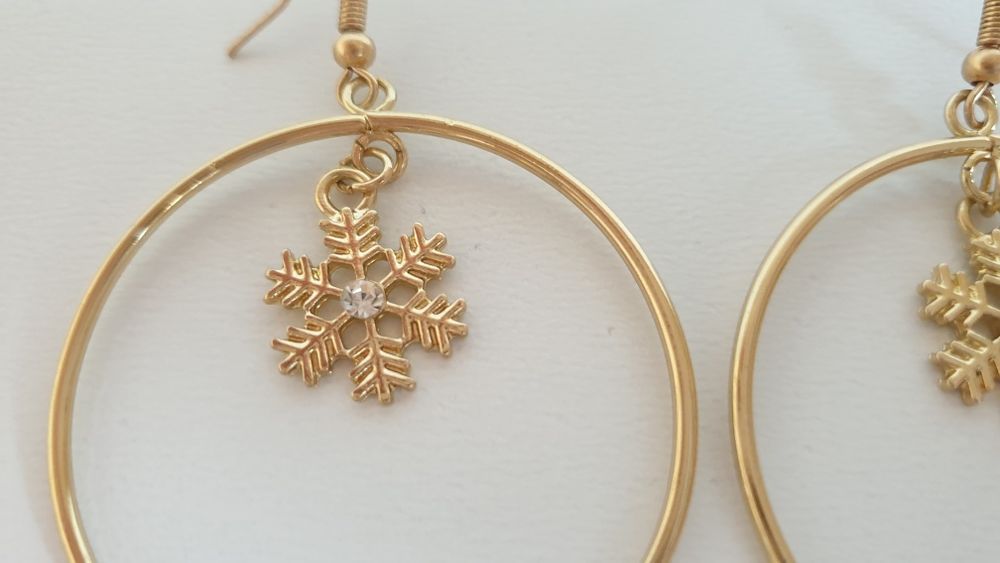 Kolczyki kółka ze śnieżynkami