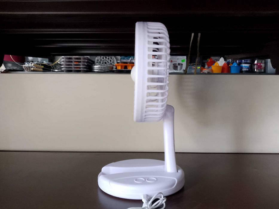 wiatrak biurkowy na akumulator ładowany usb do sieci do samochodu nowy