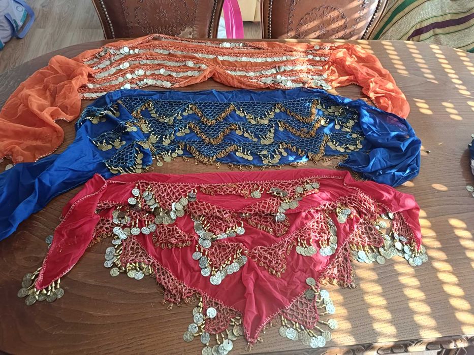 Cintos, saias e top de dança oriental