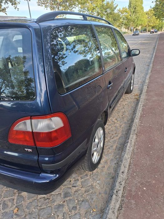 Ford Galaxy com caixa automática