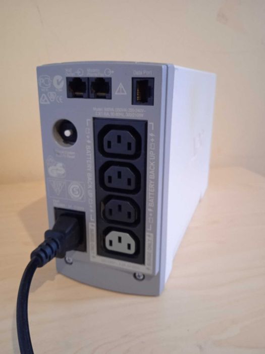 ИБП бесперебойник APC Bask-UPS CS 500