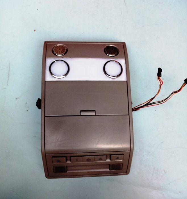 Плафон салона 7L0868403 Volkswagen Touareg 2003-2010