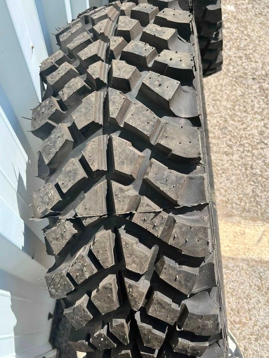 Pneus 235/70 R 16 SUPER.TRACCION