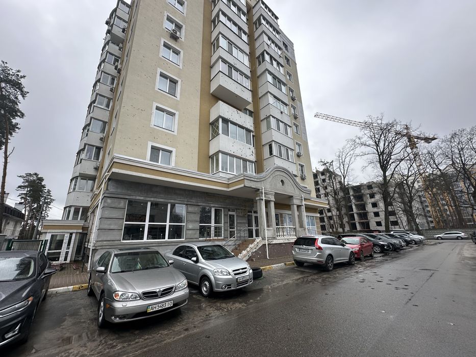 Комерційне приміщення 106 м2 окремий вхід в центрі по вулиці 8 Березня