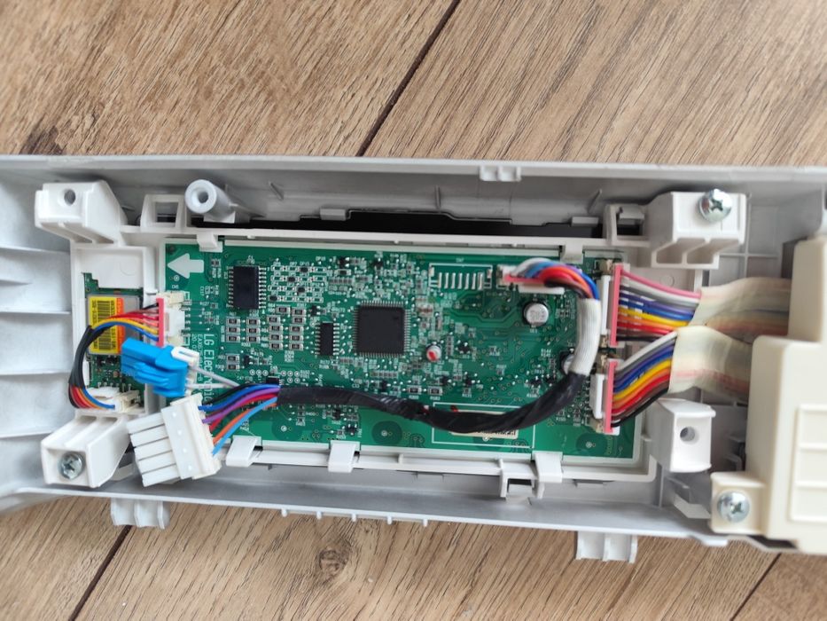 Modul z panelem  do pralko - suszarki LG  F4DN408S2T 
Uszkodzo
