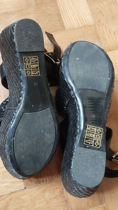 Buty damskie Buffalo ze skóry, na koturnie