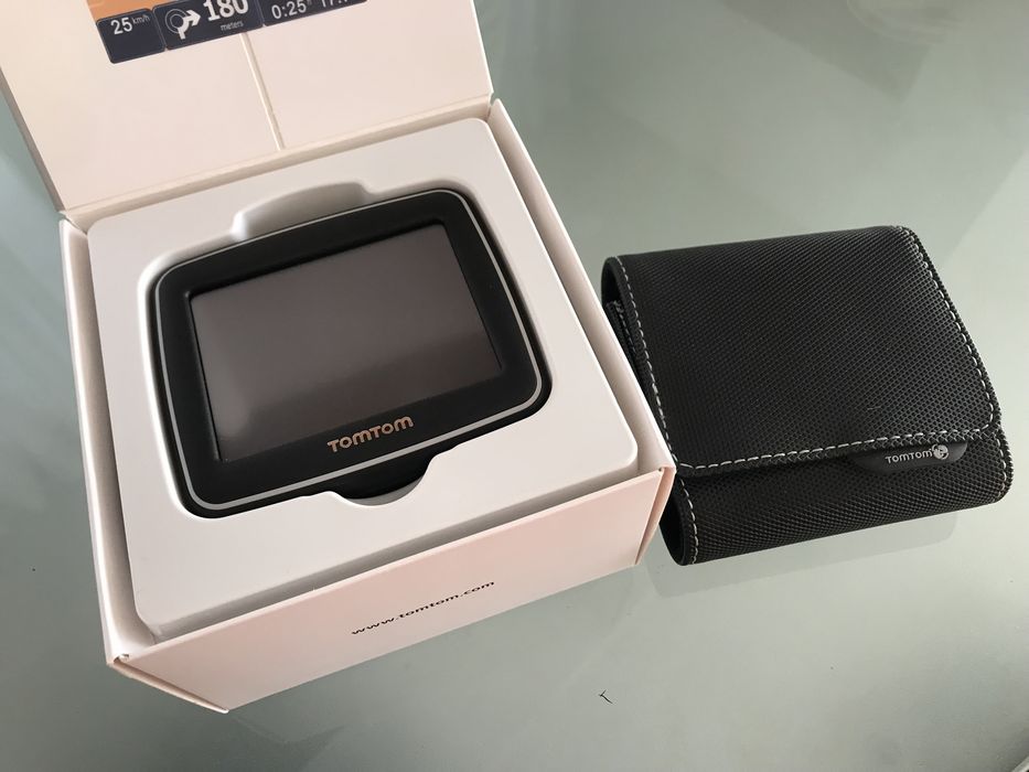 GPS Tomtom - IMMACULATE - Like NEW64862463400194121