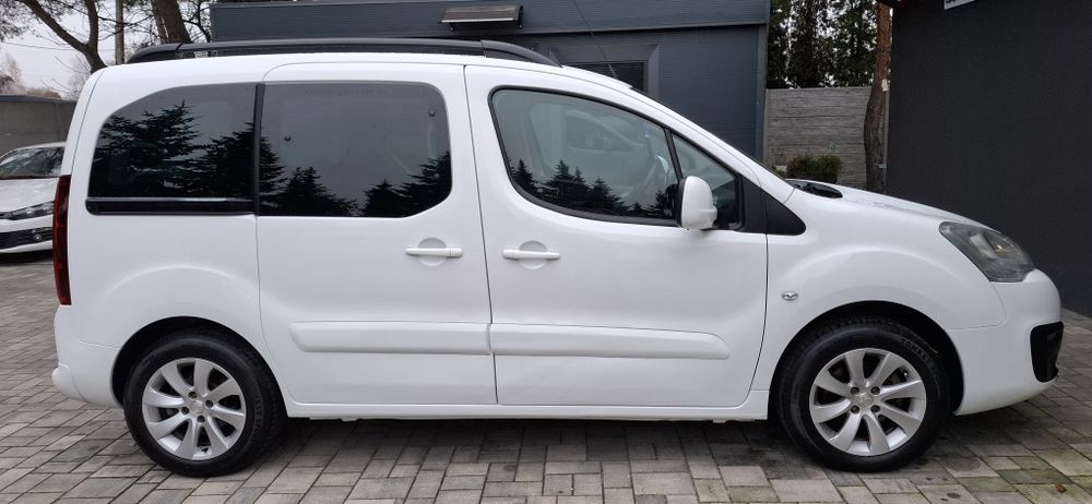 Peugeot Partner teppe 2017r salon Polska