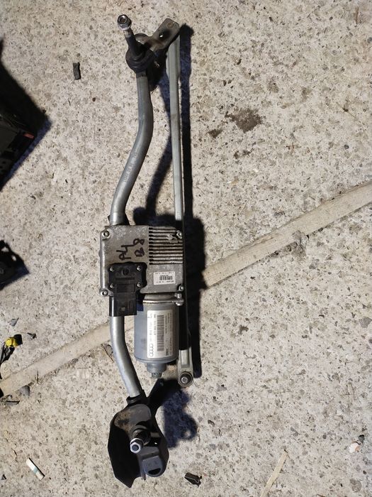 Audi a4 B8 mechanizm wycieraczek przód