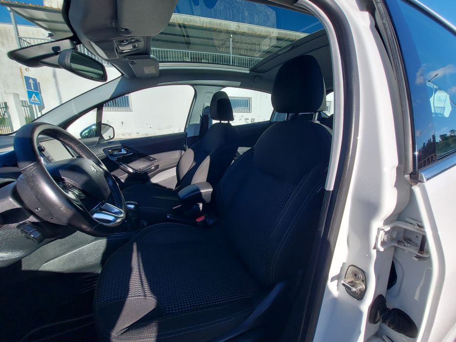 Peugeot 208 1.6 BlueHdi 100cv Allure GPS+Camêra de Marcha Atrás