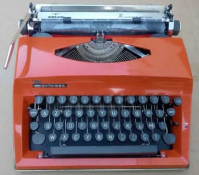 Máquina de escrever Adler