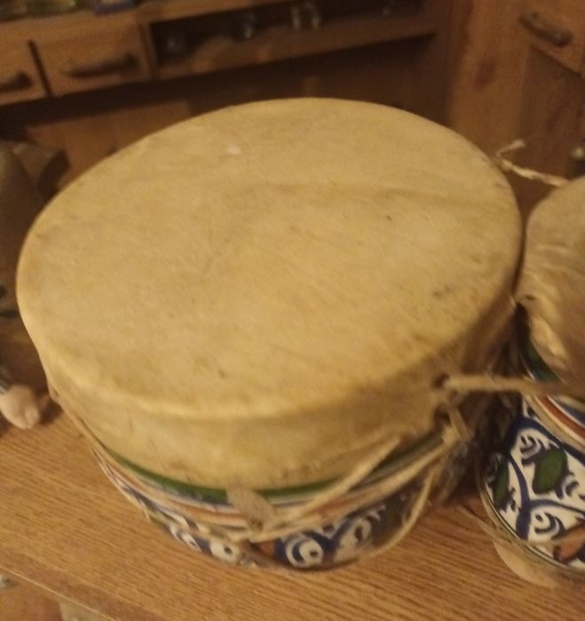 Batuques em cerâmica e pele